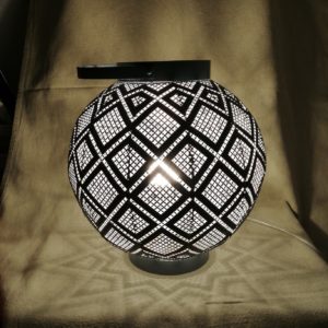 Lampe boule ajourée 30 cm