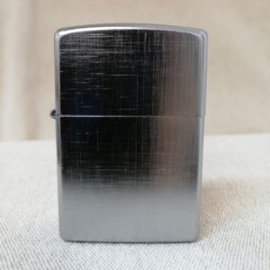 Zippo – Métal brossé vertical