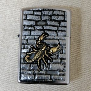 Zippo – Scorpion dans le mur